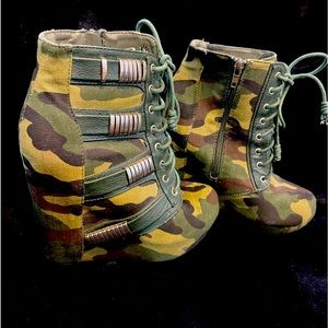 Camo cuties platform heels